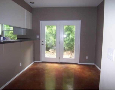 3411 Cedar St - Photo Thumbnail 2
