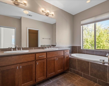 1601 Houston St - Photo Thumbnail 11