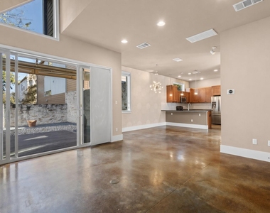 1601 Houston St - Photo Thumbnail 3