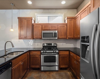 1601 Houston St - Photo Thumbnail 7
