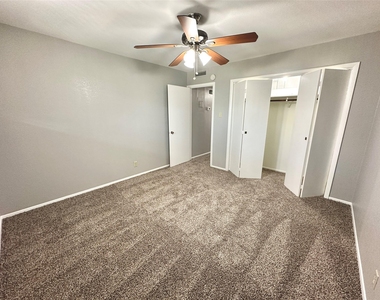 601 W 11th St - Photo Thumbnail 24