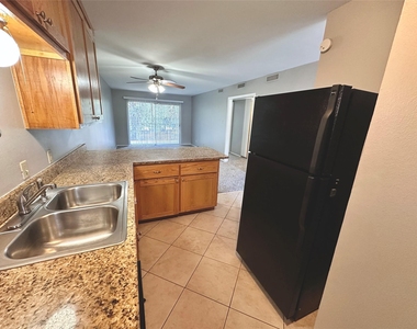601 W 11th St - Photo Thumbnail 7