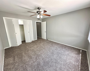 601 W 11th St - Photo Thumbnail 21