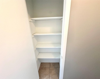 601 W 11th St - Photo Thumbnail 27