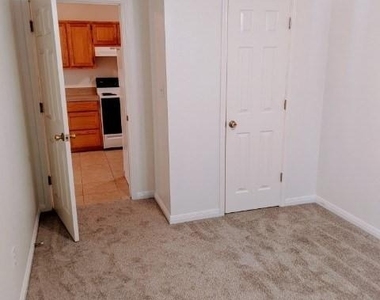 519 W Hutchison St - Photo Thumbnail 8