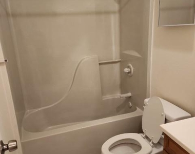 519 W Hutchison St - Photo Thumbnail 11