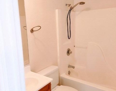 519 W Hutchison St - Photo Thumbnail 10