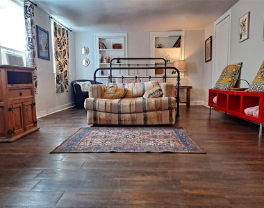 1906 San Gabriel St - Photo Thumbnail 2