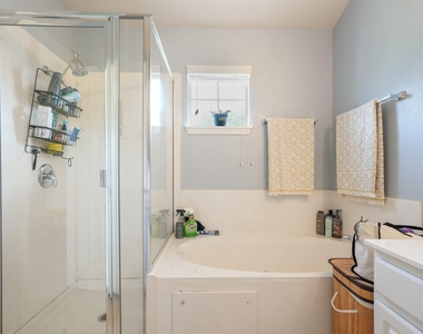 1900 Scofield Ridge Pkwy - Photo Thumbnail 19