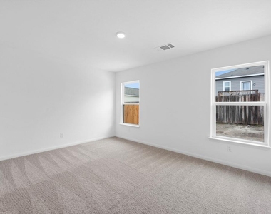 100 Captain Dooley Ln - Photo Thumbnail 2