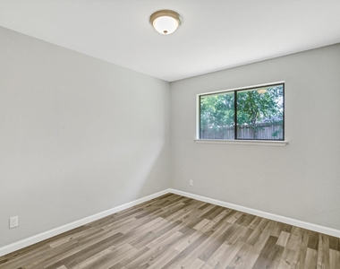 505 Old West Dr - Photo Thumbnail 13