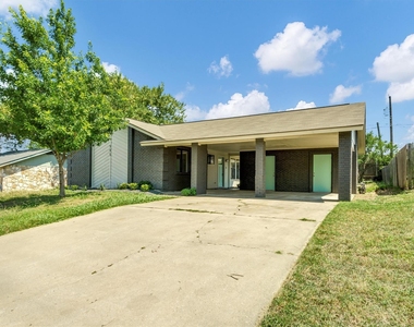 505 Old West Dr - Photo Thumbnail 1