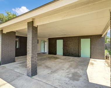 505 Old West Dr - Photo Thumbnail 3