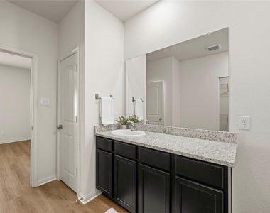 101 Hyacinth Way - Photo Thumbnail 10