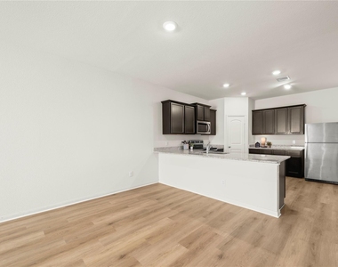 101 Hyacinth Way - Photo Thumbnail 5