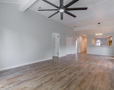 8118 Baymeadows Circle - Photo Thumbnail 13