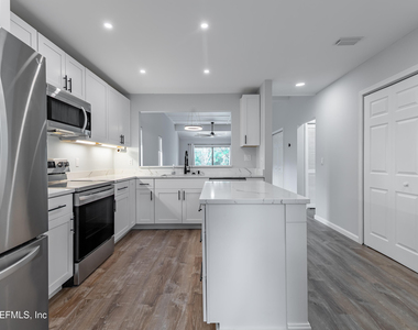 8118 Baymeadows Circle - Photo Thumbnail 8