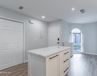 8118 Baymeadows Circle - Photo Thumbnail 5