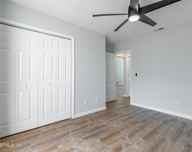 8118 Baymeadows Circle - Photo Thumbnail 16