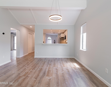 8118 Baymeadows Circle - Photo Thumbnail 14