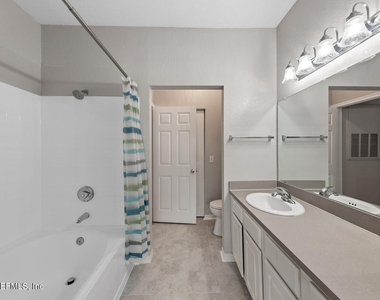 13703 Richmond Park Drive N - Photo Thumbnail 14