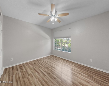 13703 Richmond Park Drive N - Photo Thumbnail 12