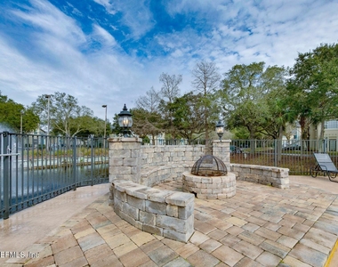 13703 Richmond Park Drive N - Photo Thumbnail 32