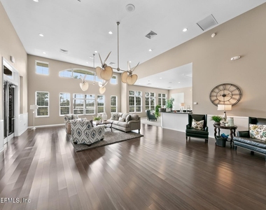 13703 Richmond Park Drive N - Photo Thumbnail 24