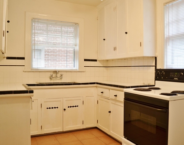 2559 Dellwood Avenue - Photo Thumbnail 12