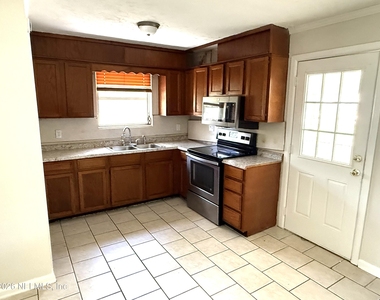 4705 Herta Road - Photo Thumbnail 4