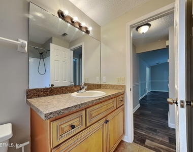 2626 Pinewood Boulevard S - Photo Thumbnail 18
