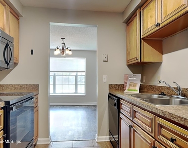 2626 Pinewood Boulevard S - Photo Thumbnail 10