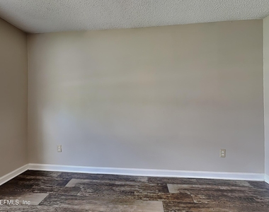 2626 Pinewood Boulevard S - Photo Thumbnail 8
