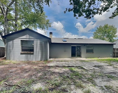 2626 Pinewood Boulevard S - Photo Thumbnail 20
