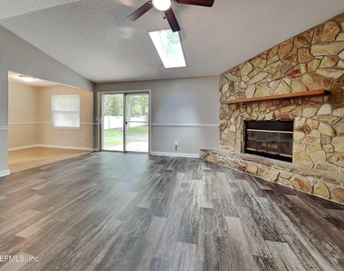 2626 Pinewood Boulevard S - Photo Thumbnail 2