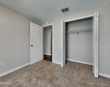 2626 Pinewood Boulevard S - Photo Thumbnail 17