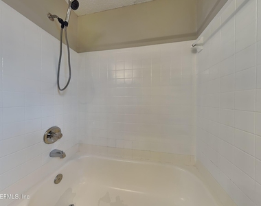 2626 Pinewood Boulevard S - Photo Thumbnail 19