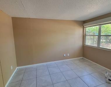 1648 E 16th Street - Photo Thumbnail 2