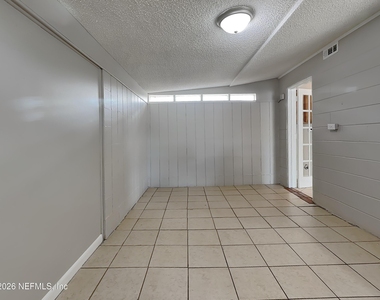 10927 Regency Drive - Photo Thumbnail 15