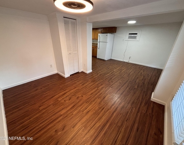 111 Cedar Street - Photo Thumbnail 10