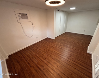 111 Cedar Street - Photo Thumbnail 12