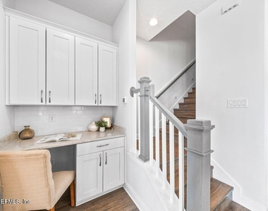 457 Marquesa Circle - Photo Thumbnail 8