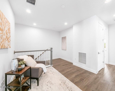 457 Marquesa Circle - Photo Thumbnail 14