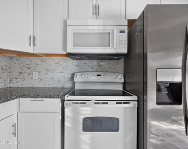 442 Ameca Avenue - Photo Thumbnail 9