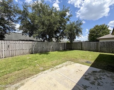 6902 Southern Oaks Drive W - Photo Thumbnail 18