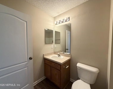 6902 Southern Oaks Drive W - Photo Thumbnail 16