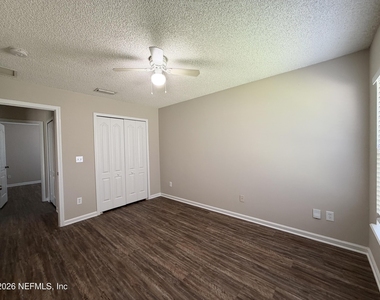 6902 Southern Oaks Drive W - Photo Thumbnail 15