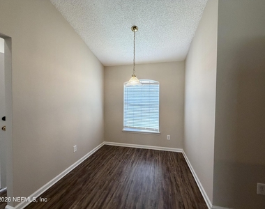 6902 Southern Oaks Drive W - Photo Thumbnail 7