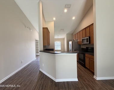 6902 Southern Oaks Drive W - Photo Thumbnail 2