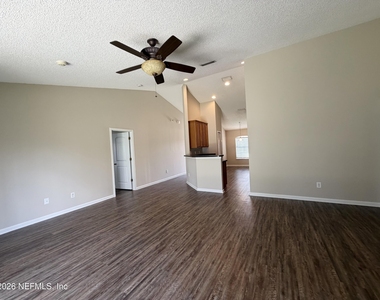 6902 Southern Oaks Drive W - Photo Thumbnail 6